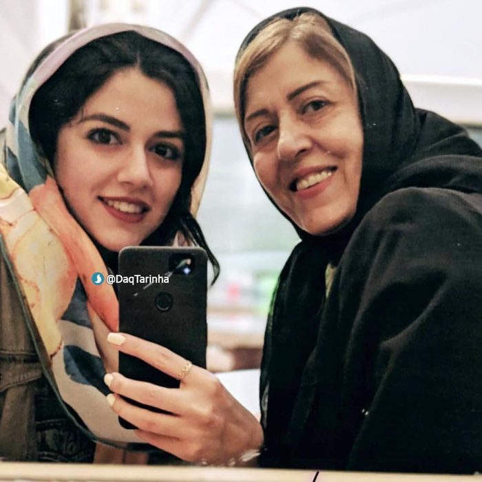 camera with flash: ماهور الوند و مادرش - ویسگون